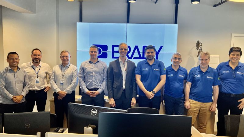 No último dia 6 de fevereiro, recebemos na sede da GP Cabling em São Paulo, executivos de nosso parceiro de longa data Brady Corporation: Gustavo Zaganin (Gerente de Vendas América do Sul), Ivan Braga.'. (Gerente de Canais), Olivier Bojarski (Presidente para Américas e Asia), Luiz Gustavo F. Foloni (Gerente Geral LATAM) e Luiz Figueiredo (Identech).