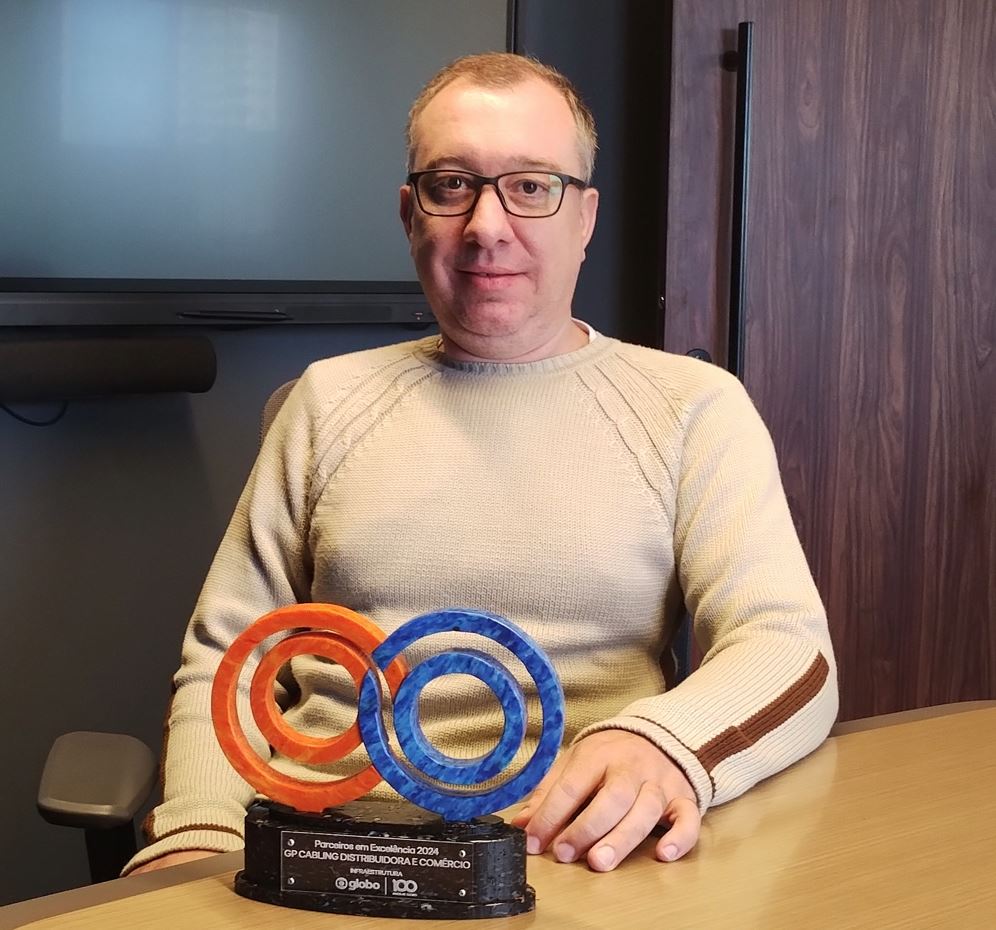 Mérito premiado. Foi uma estreia digna de excelência. Essa é a melhor descrição para a nossa participação no prêmio "Parceiros em Excelência", da Rede Globo, ocorrida no último dia 6 de junho de 2025. Fomos reconhecidos entre outras 36 empresas e conquistamos a premiação na categoria Infraestrutura! É a GP Cabling com destaque cada vez maior no mercado brasileiro!